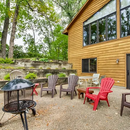 Sandy Beach Family Getaway With Fire Pit And Deck!